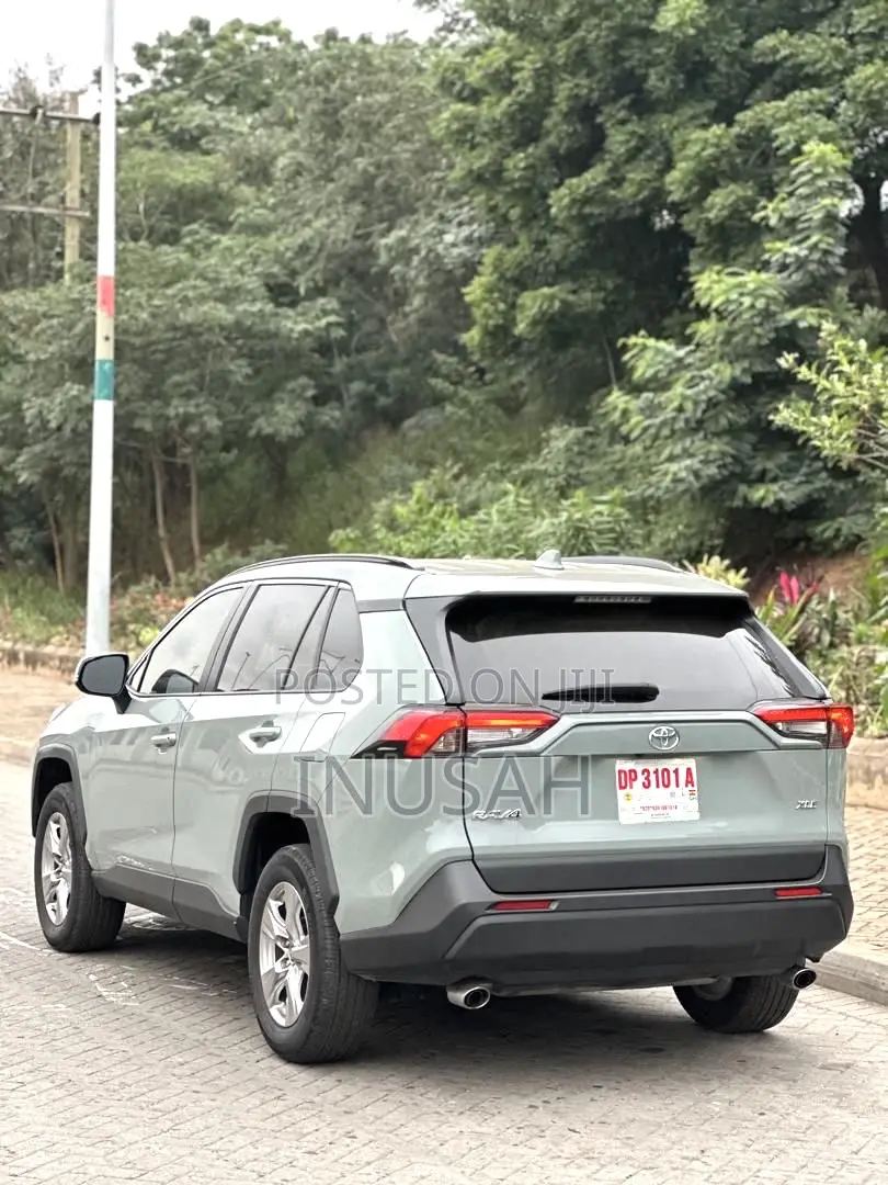 Toyota RAV4 XLE 2022