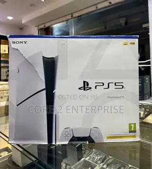 Sony Ps 5 Standard Edition – Slightly Used 2 Controllers + Fifa 25 Cd