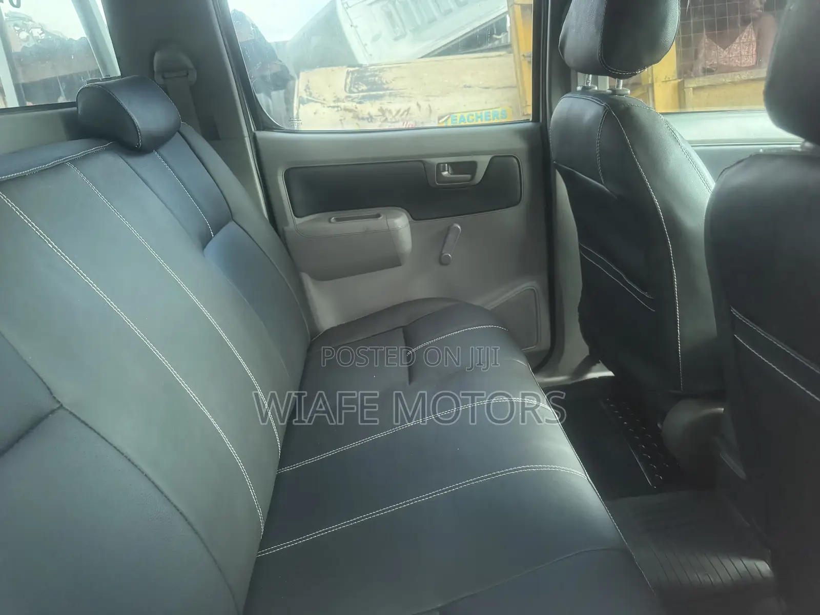 Toyota Hilux SR 4x4 2014 White