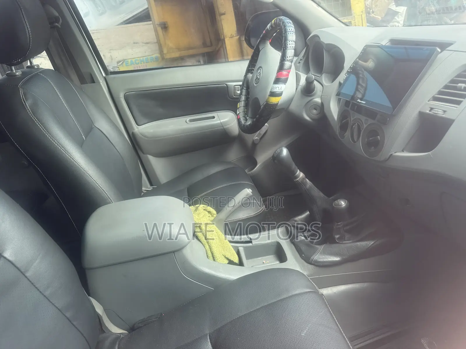 Toyota Hilux SR 4x4 2014 White