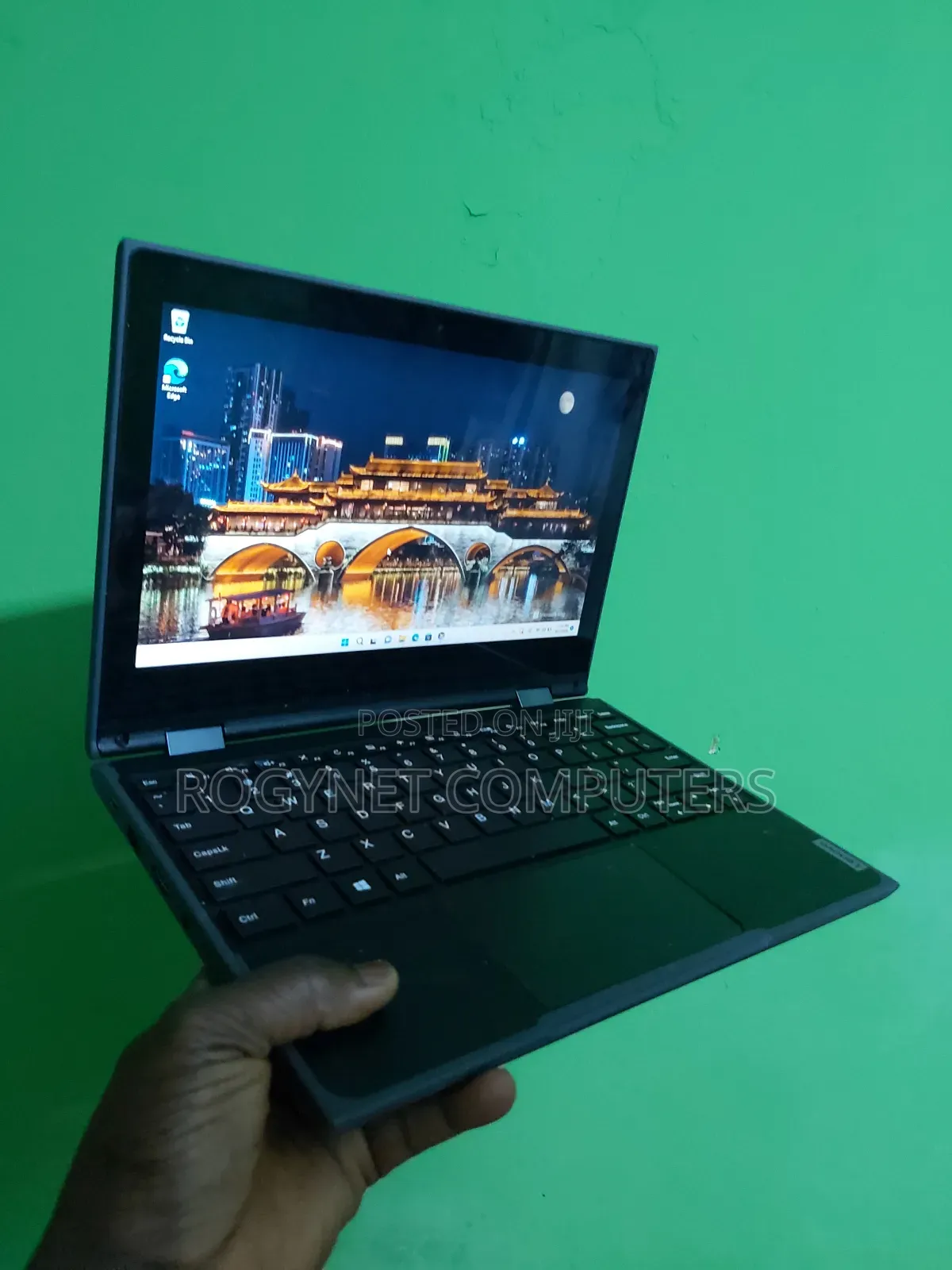 Laptop Lenovo 300e 4GB Intel Celeron SSD 72GB