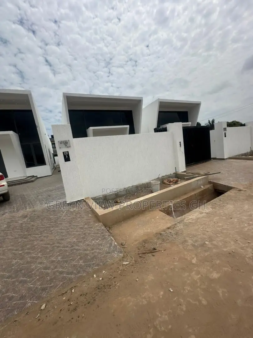 3bdrm House in Old Ashomang for sale