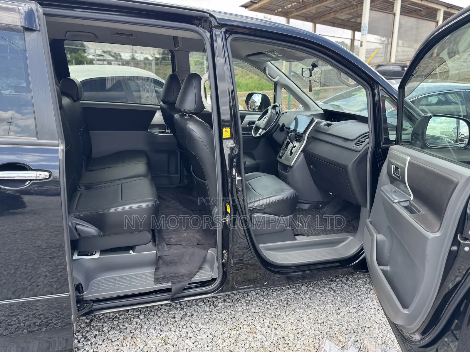 Toyota Voxy 2012 Black