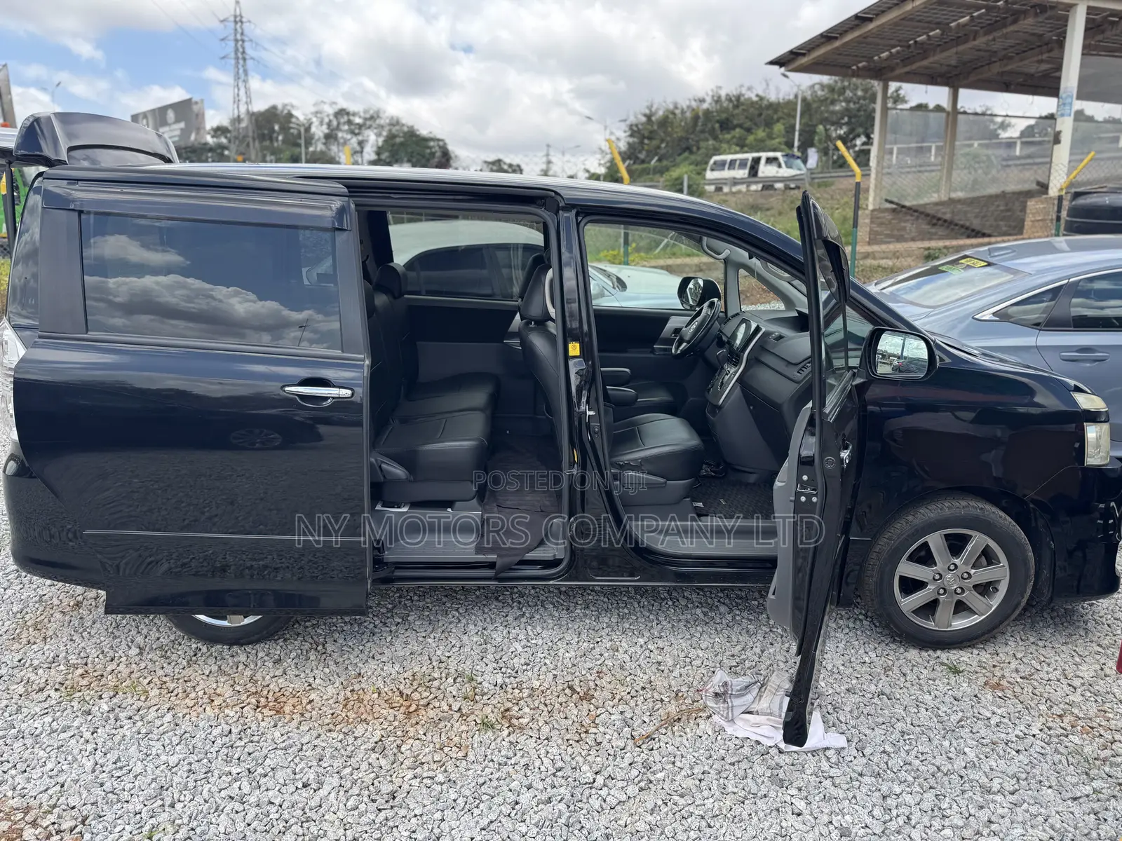 Toyota Voxy 2012 Black