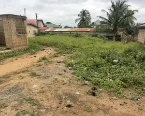 One and Half Plots at Ablekuma-Pokuase Highway (Olebu)