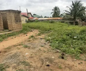 One and Half Plots at Ablekuma-Pokuase Highway (Olebu)