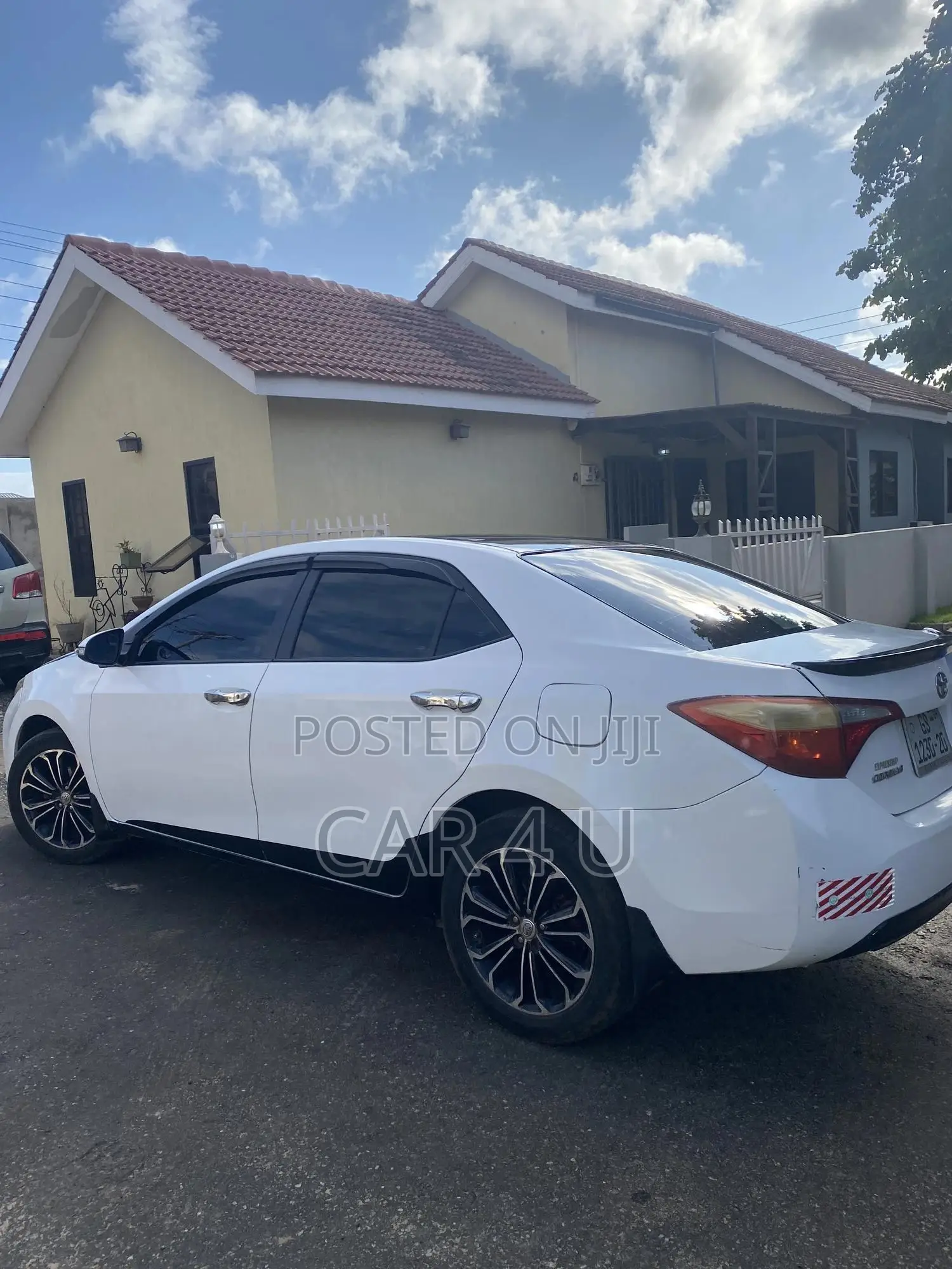 Toyota Corolla S 4dr Sedan (1.8L 4cyl CVT) 2015 White