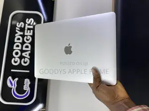 Laptop Apple MacBook Pro 2022 M2 8GB Apple M2 SSD 256GB