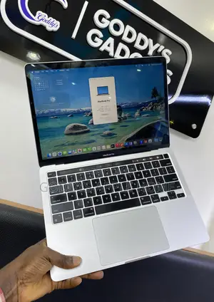 Laptop Apple MacBook Pro 2022 M2 8GB Apple M2 SSD 256GB