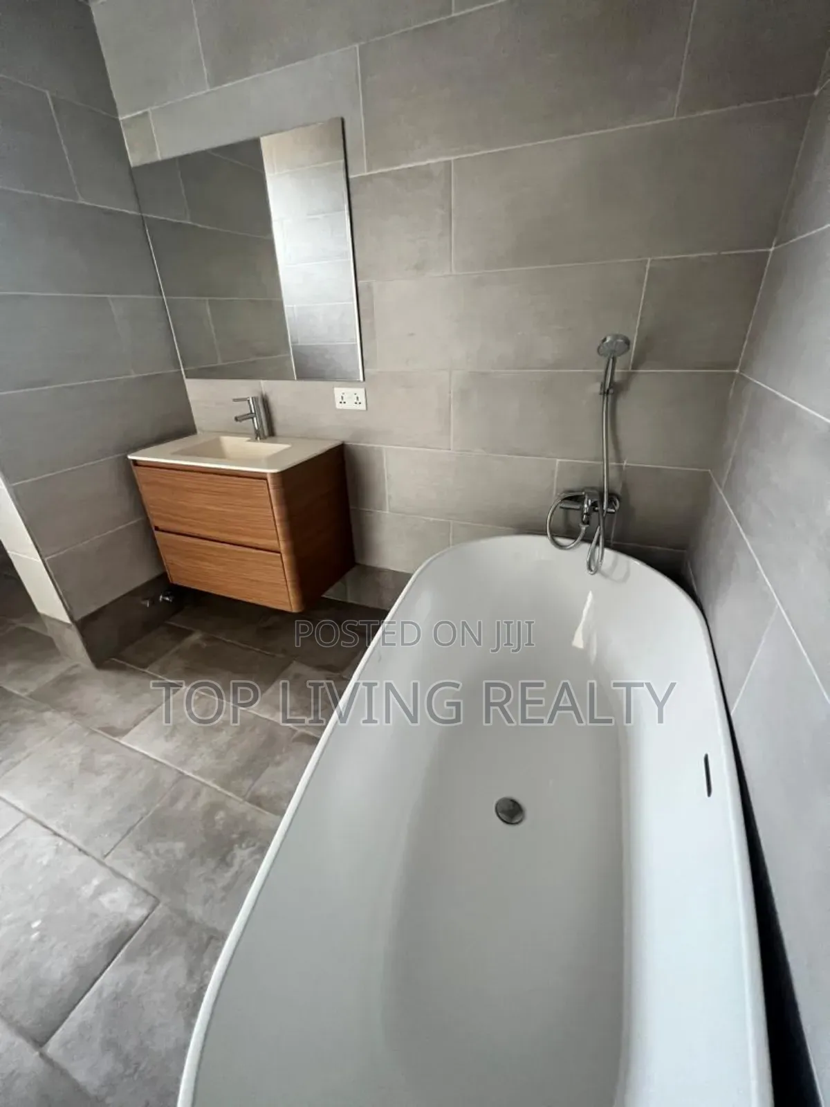 4bdrm House in Legon Hills, Ashaley Botwe for rent