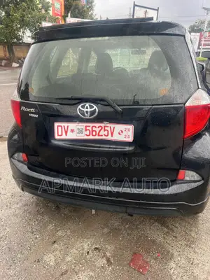 Toyota Ractis 1.5 AWD 2013 Black