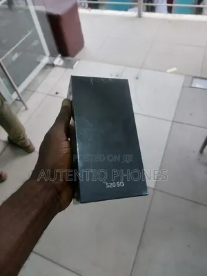New Samsung Galaxy S20 128 GB Gray