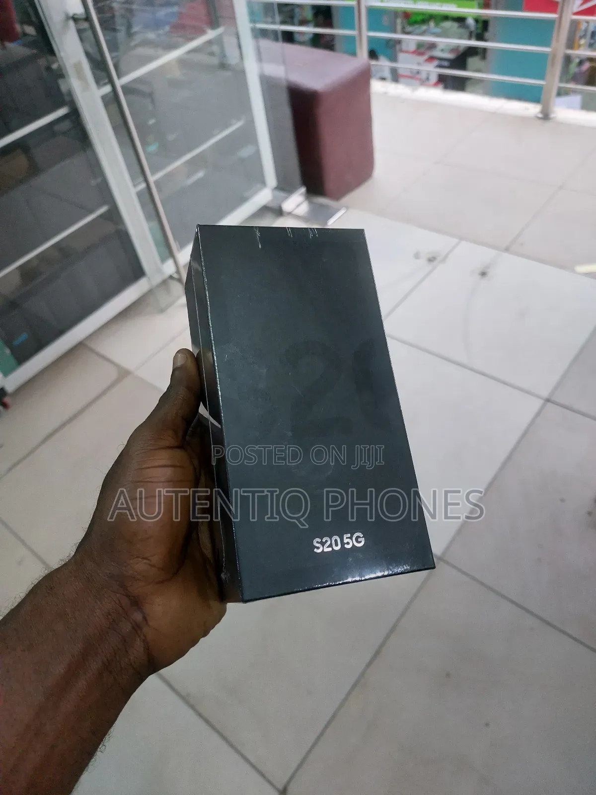 New Samsung Galaxy S20 128 GB Green