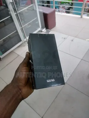 New Samsung Galaxy S20 128 GB Green