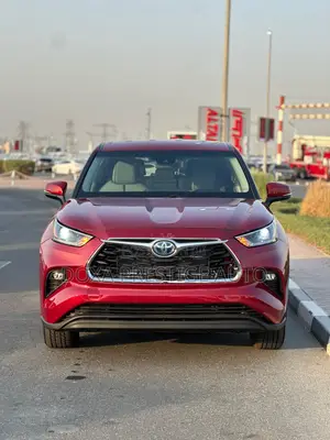 Toyota Highlander LE 2021 Burgundy