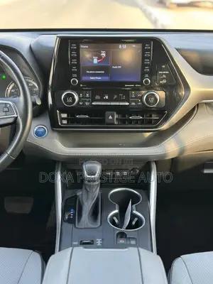 Toyota Highlander LE 2021 Burgundy