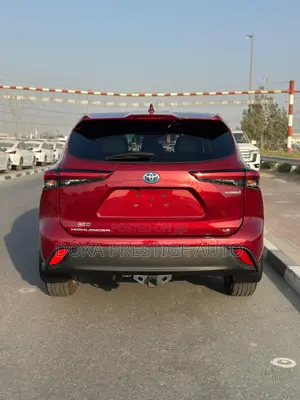 Toyota Highlander LE 2021 Burgundy