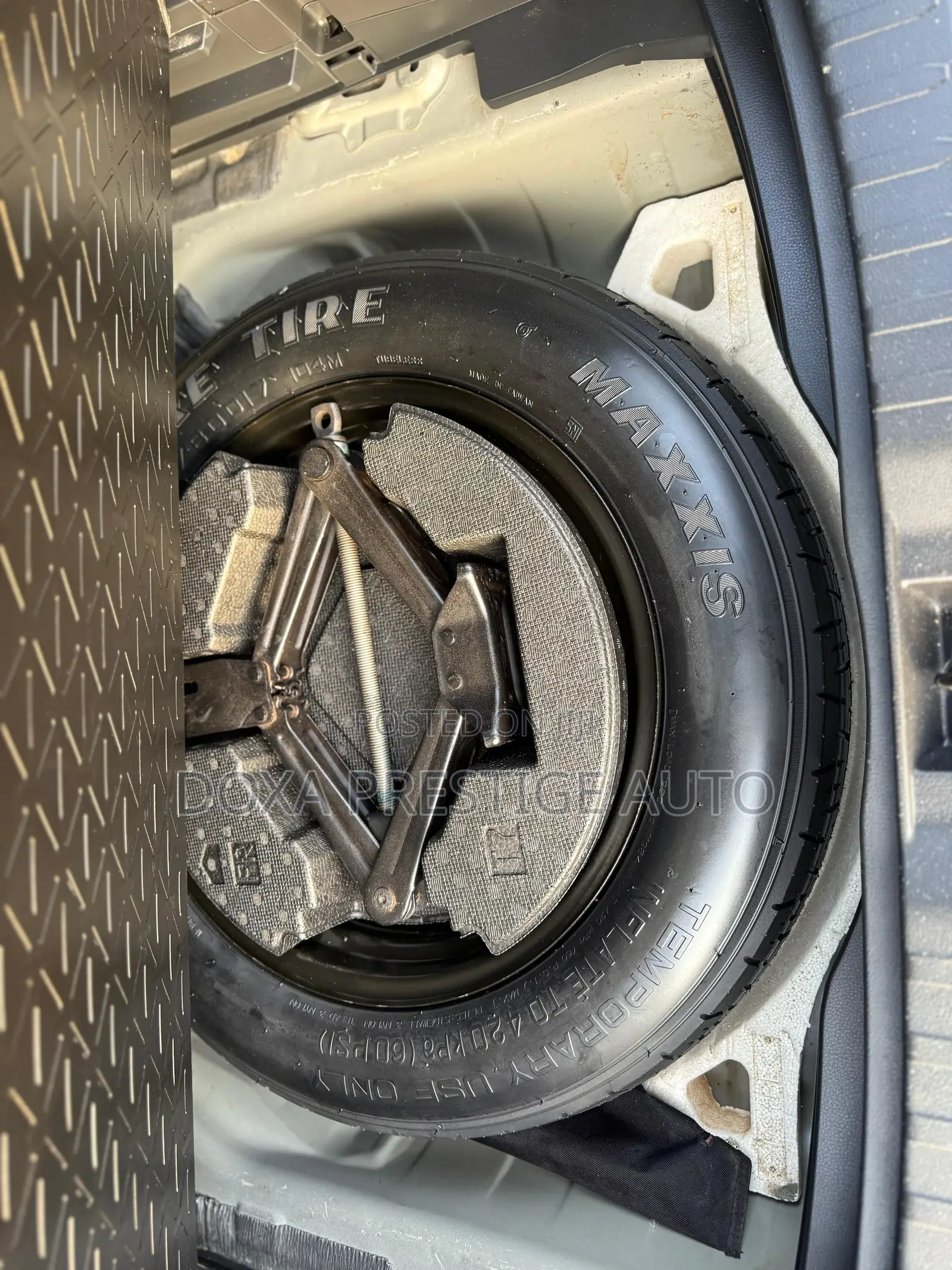 Toyota RAV4 XLE AWD 2020 Gray