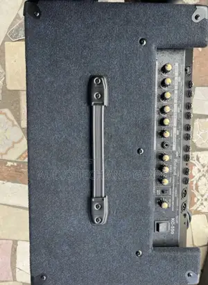 Roland Kc-550 Keyboard Combo
