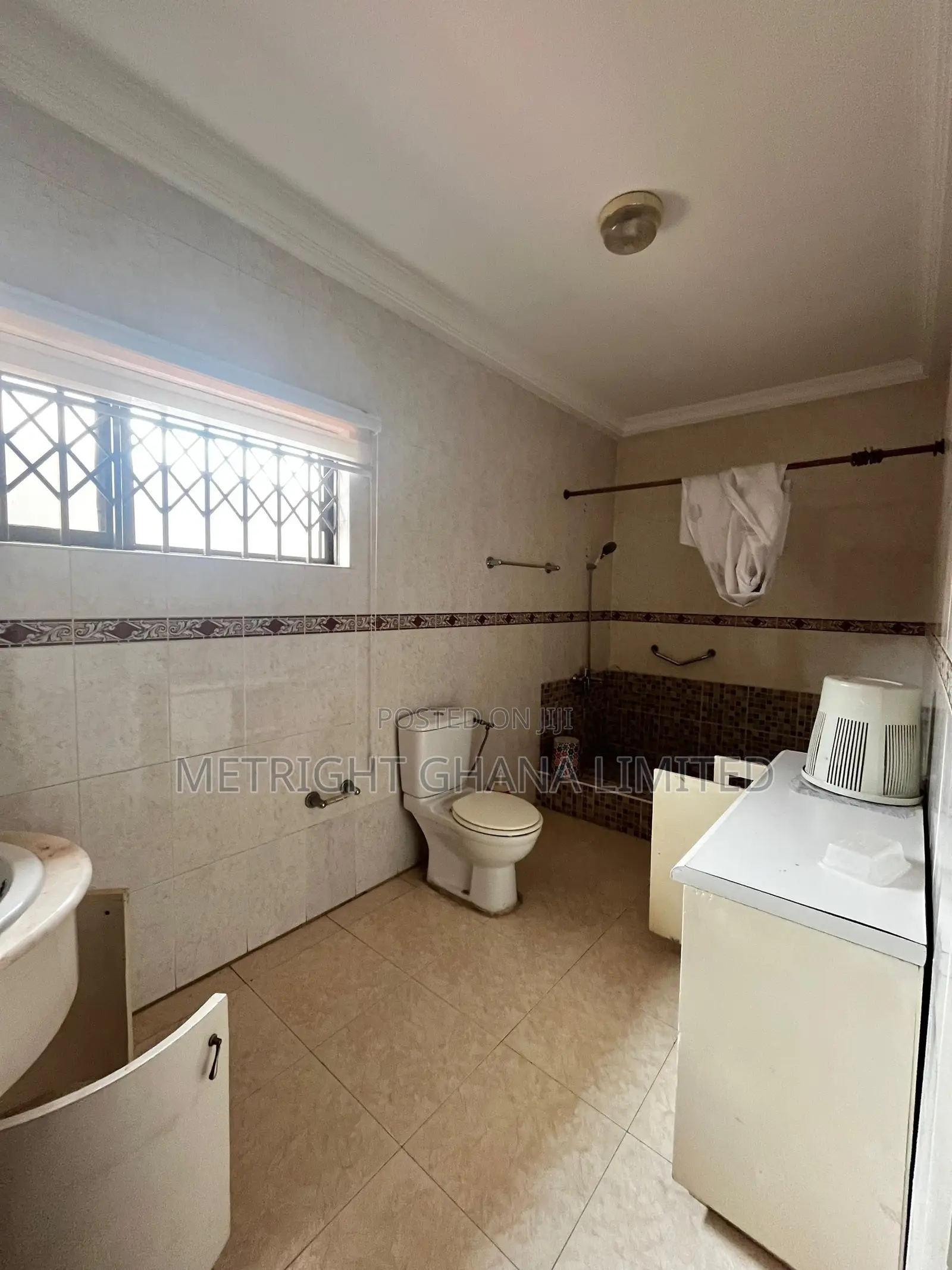 4bdrm Bungalow in Metright Ghana, Accra Metropolitan for sale