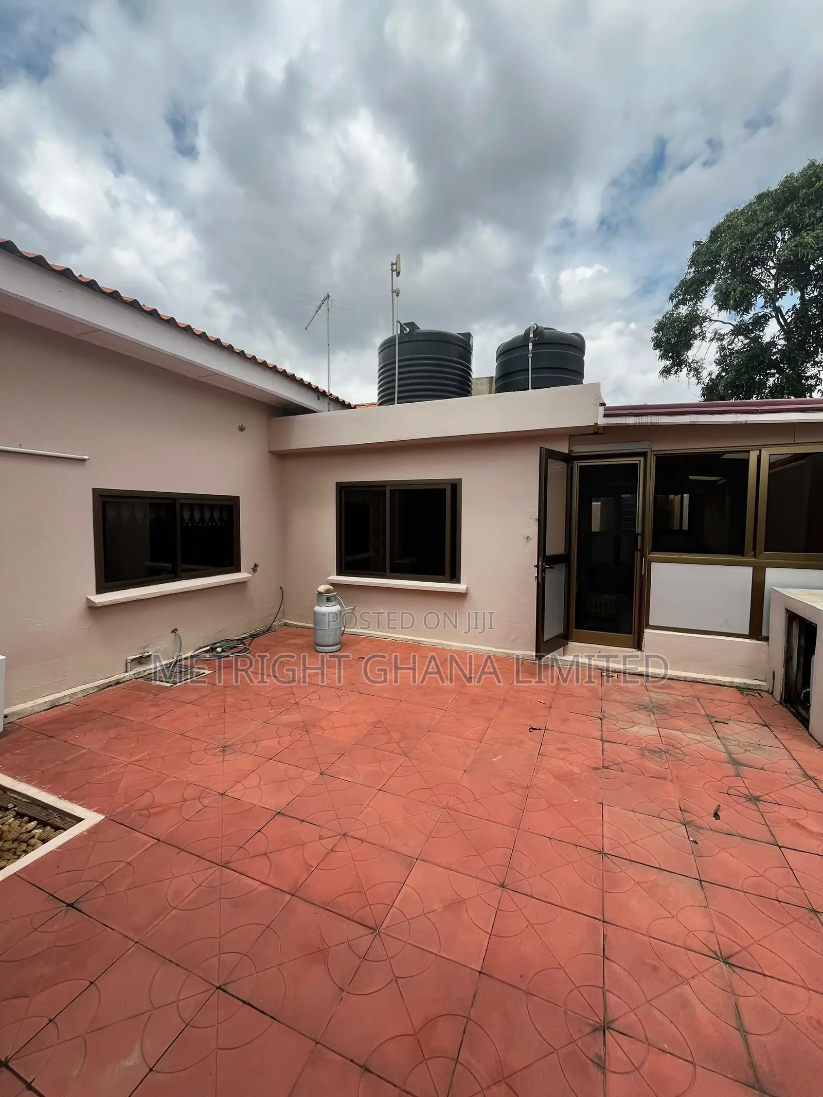 4bdrm Bungalow in Metright Ghana, Accra Metropolitan for sale