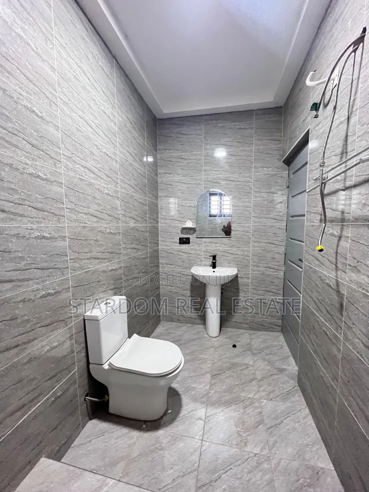 2bdrm Apartment in Starbite, Ashaley Botwe for rent