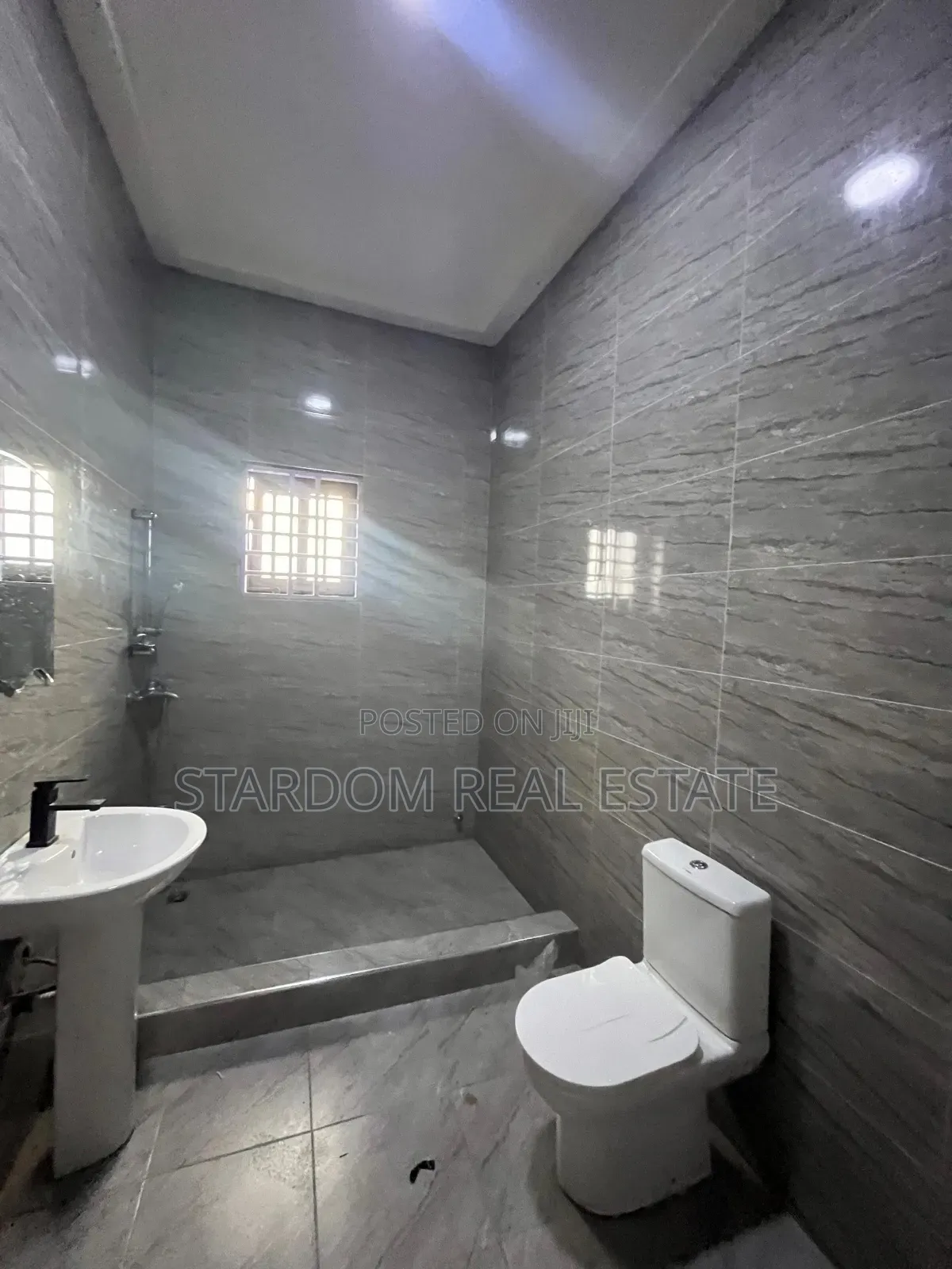 2bdrm Apartment in Starbite, Ashaley Botwe for rent