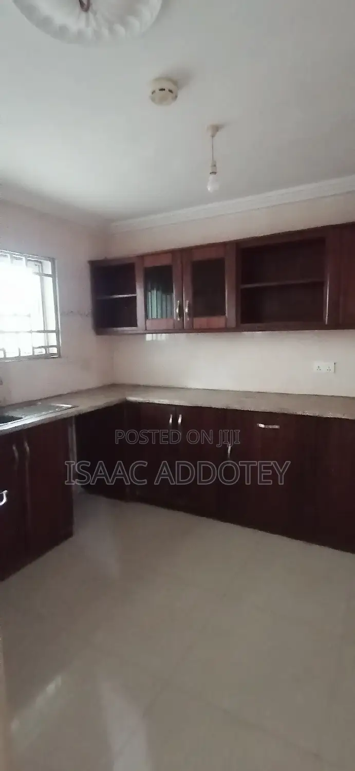 3bdrm Apartment in Spintex Texpo Market for rent