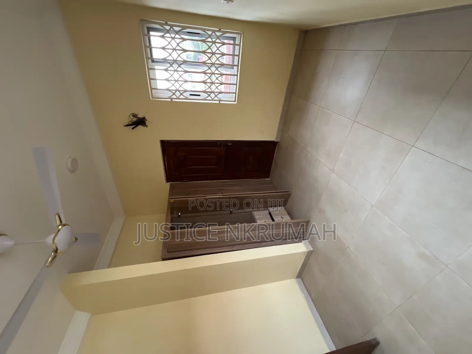 3bdrm Apartment in Mr Justice Estate, Old Barrier for rent