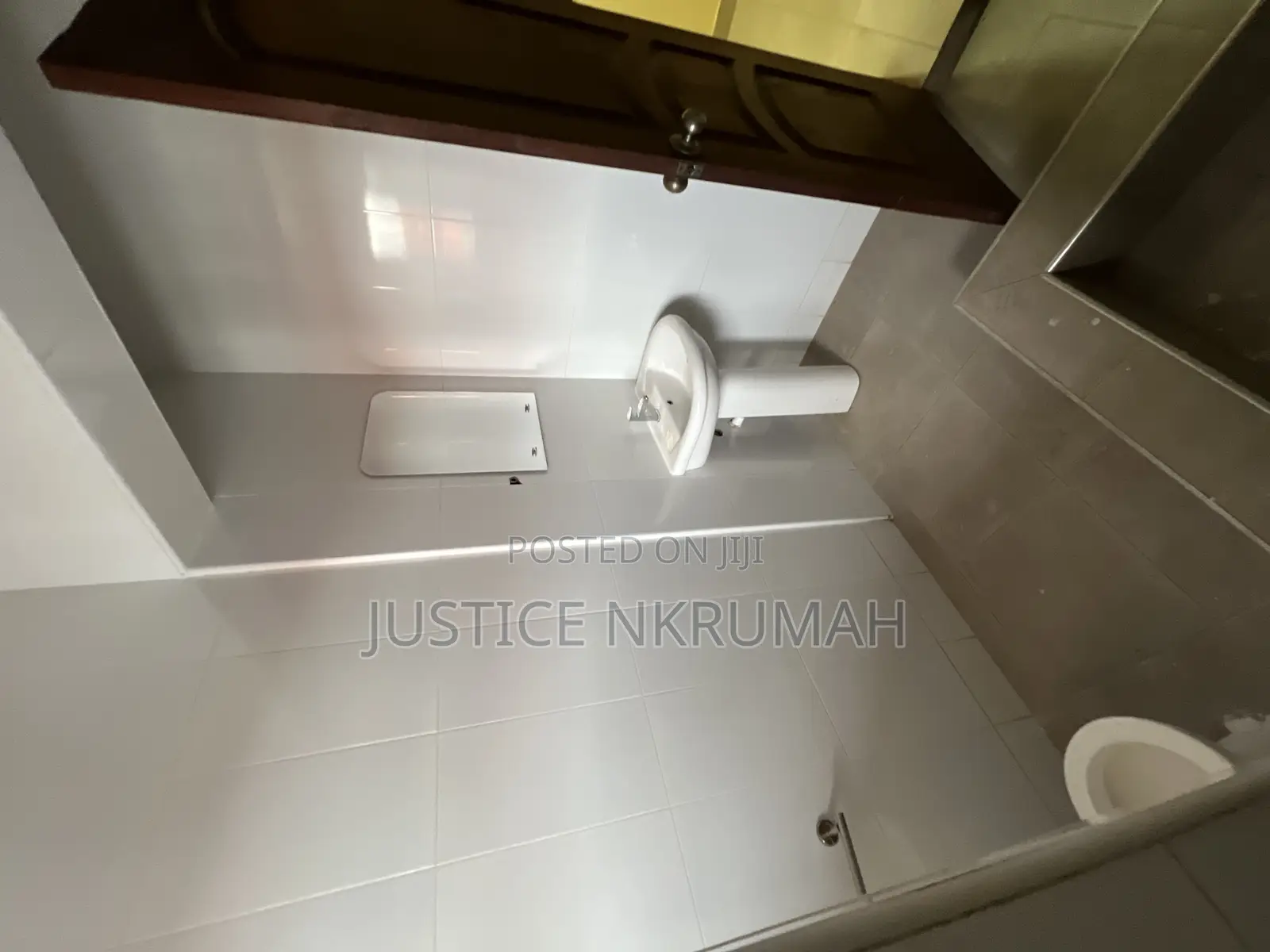 3bdrm Apartment in Mr Justice Estate, Old Barrier for rent