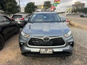 Toyota Highlander XLE 2022 Blue