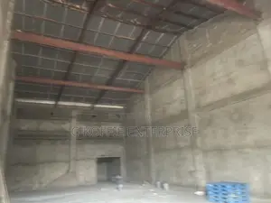 1000 SQM Warehouse at Circle