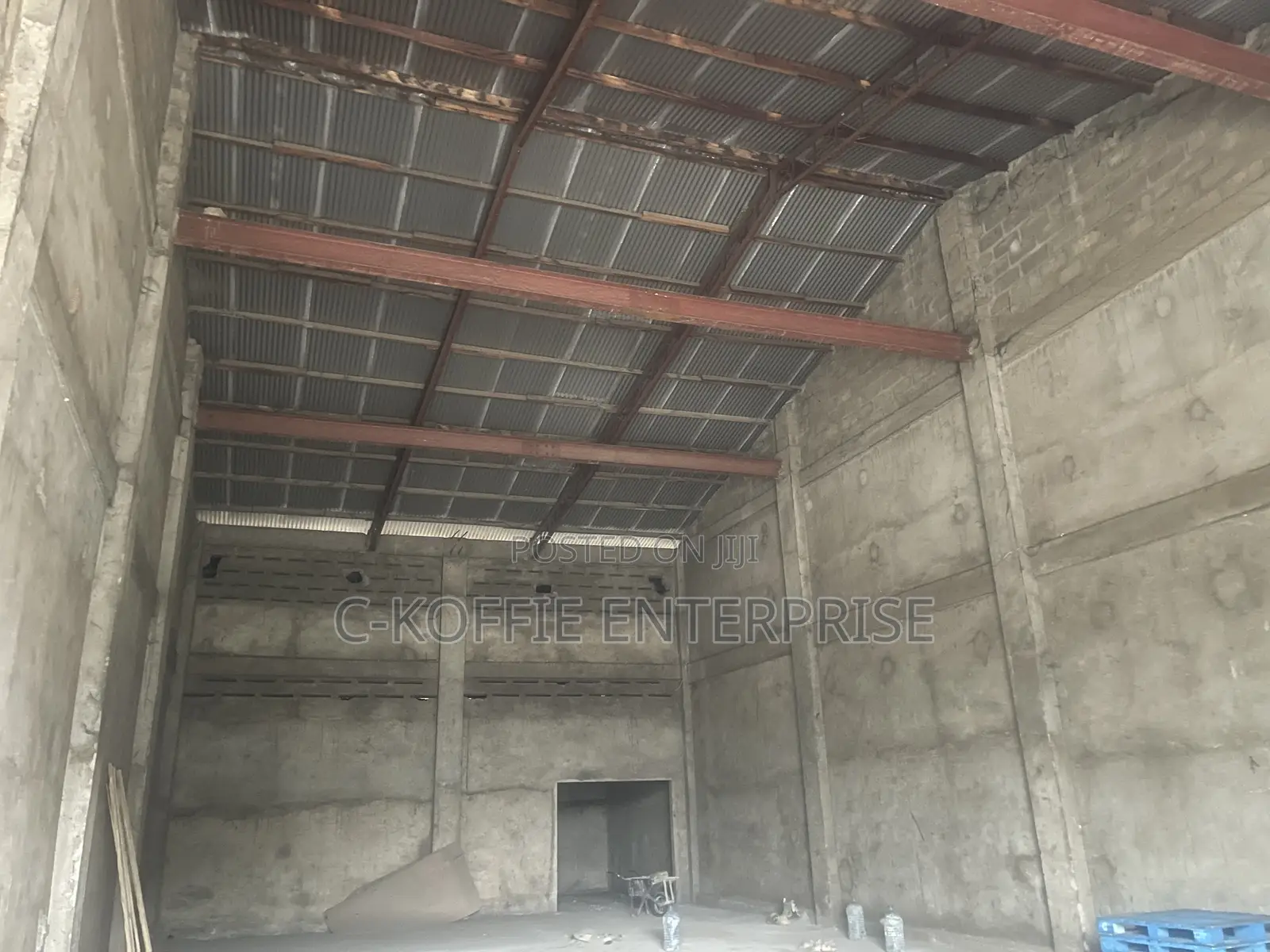 1000 SQM Warehouse at Circle