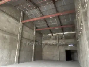1000 SQM Warehouse at Circle