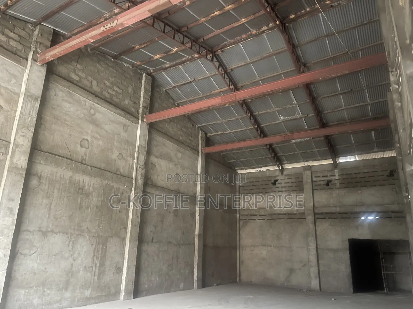 1000 SQM Warehouse at Circle