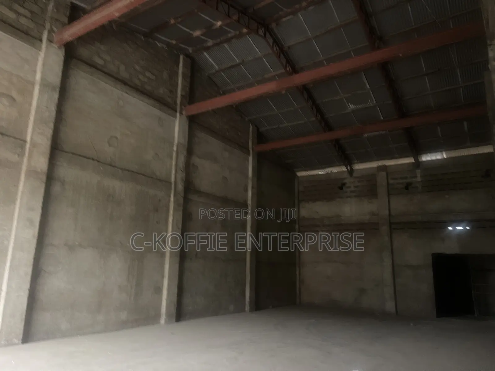 1000 SQM Warehouse at Circle