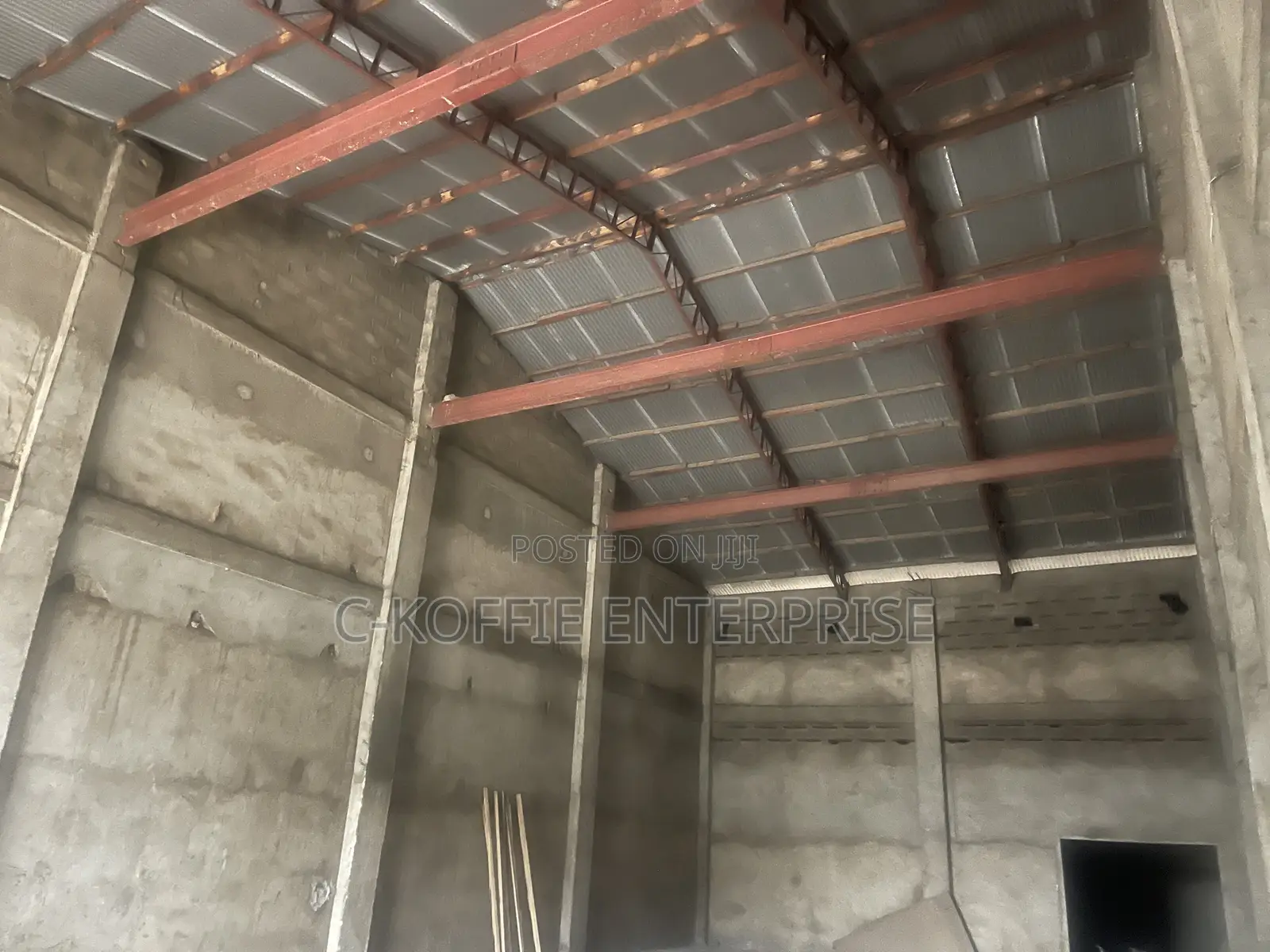 1000 SQM Warehouse at Circle