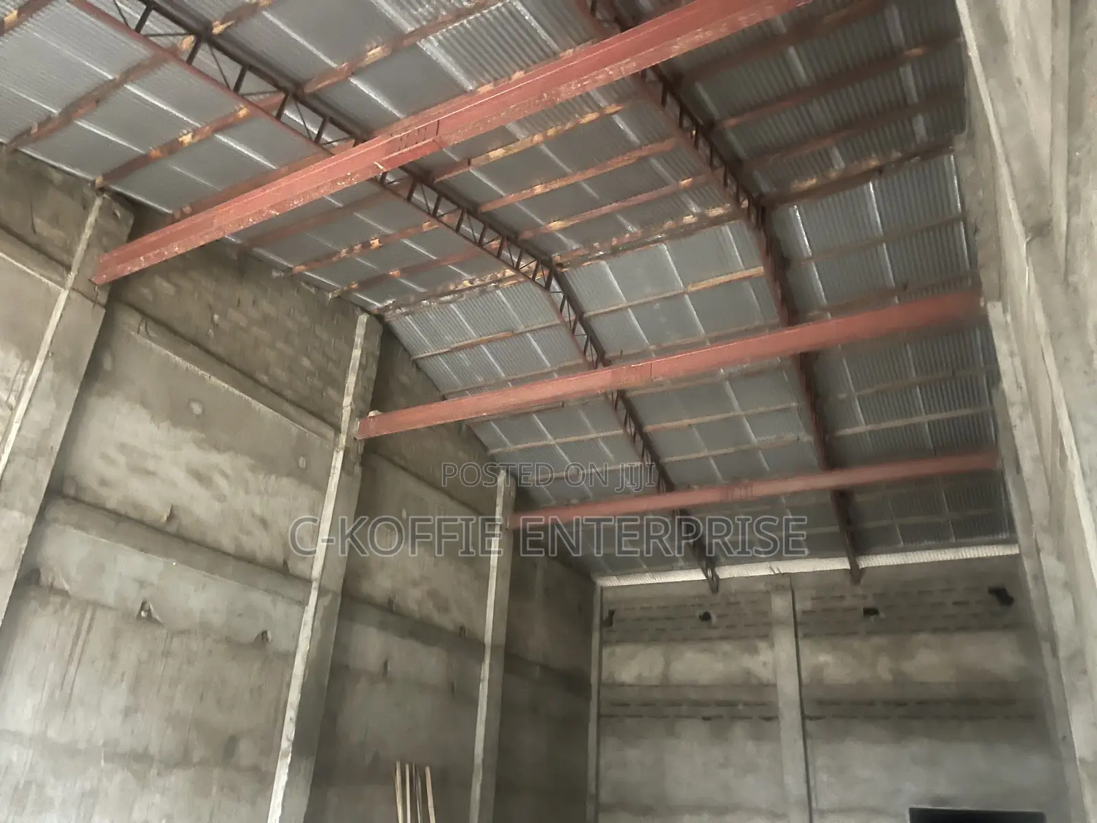 1000 SQM Warehouse at Circle