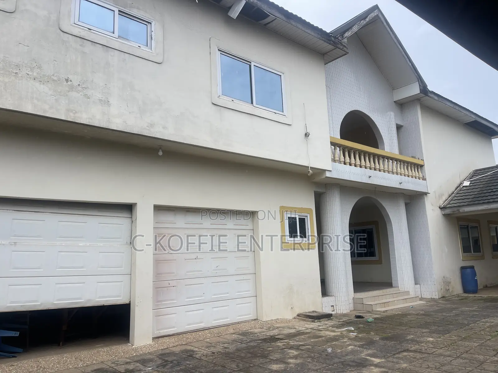 6bdrm Mansion in Achimota, The Mall for sale