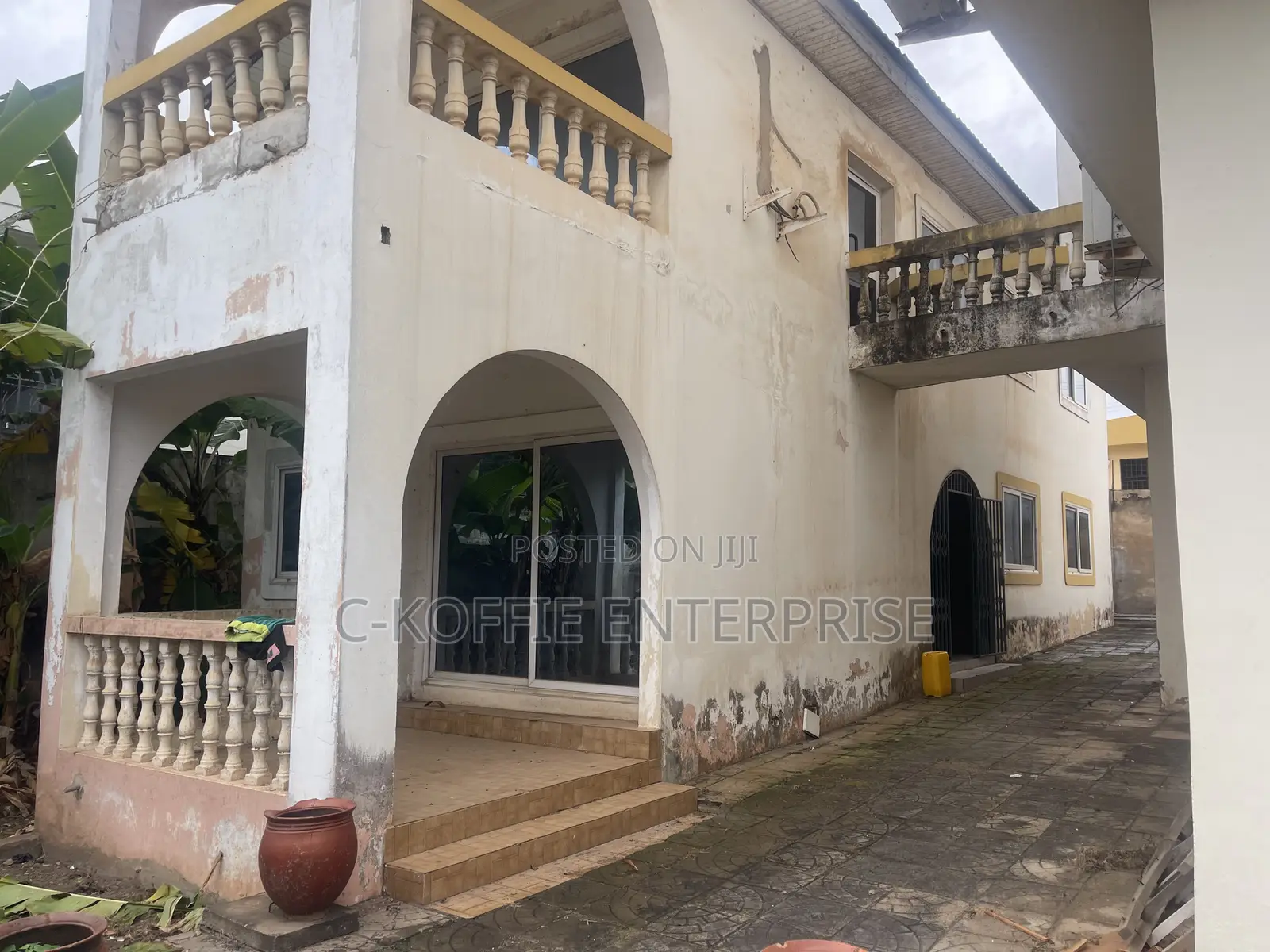 6bdrm Mansion in Achimota, The Mall for sale