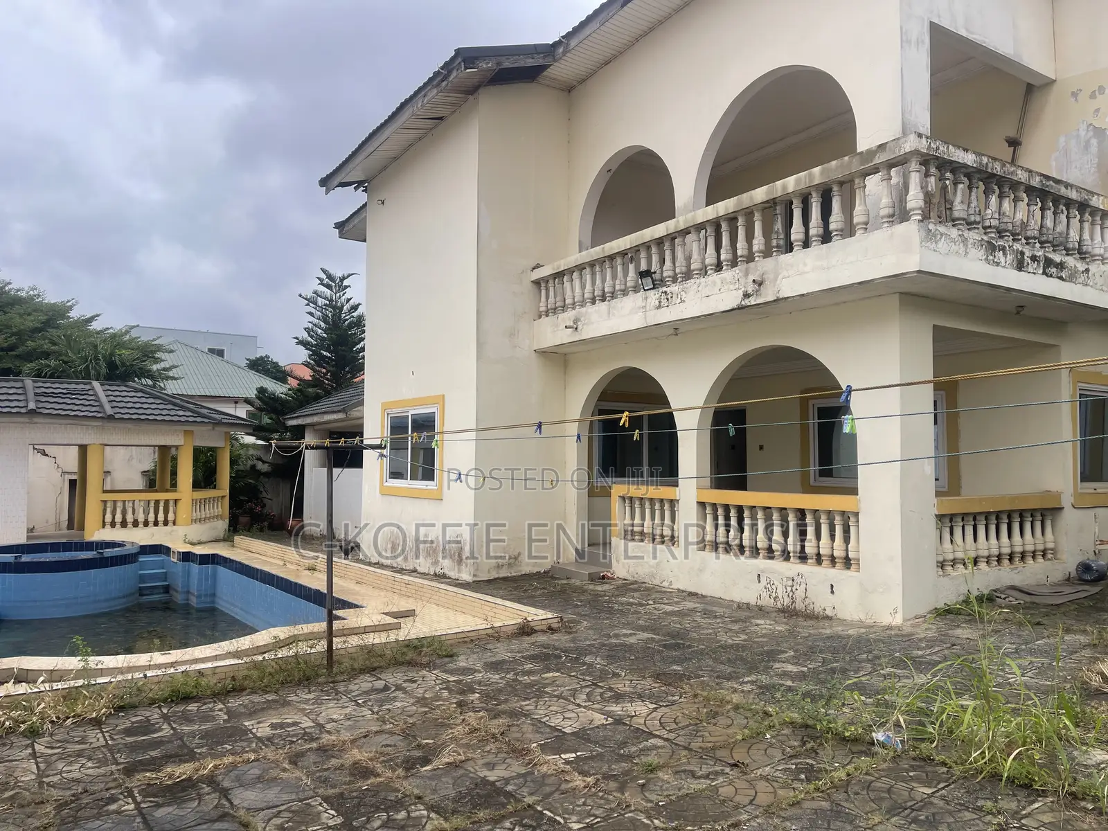 6bdrm Mansion in Achimota, The Mall for sale