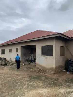 5bdrm House in Lasisi And Christ, Amasaman for sale
