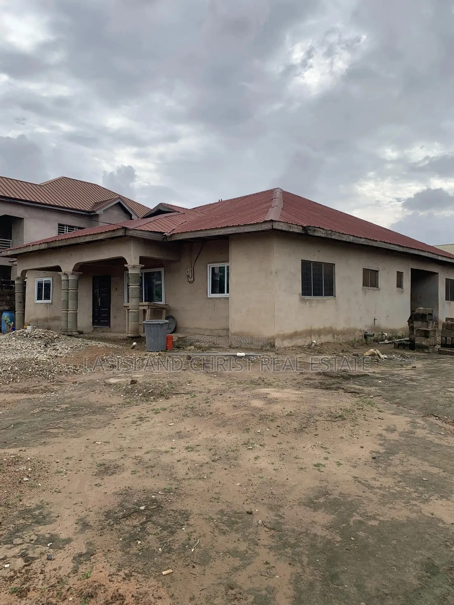 5bdrm House in Lasisi And Christ, Amasaman for sale