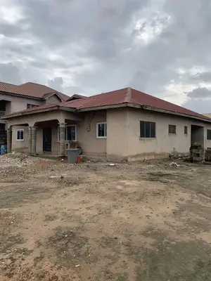 5bdrm House in Lasisi And Christ, Amasaman for sale