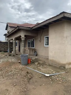5bdrm House in Lasisi And Christ, Amasaman for sale