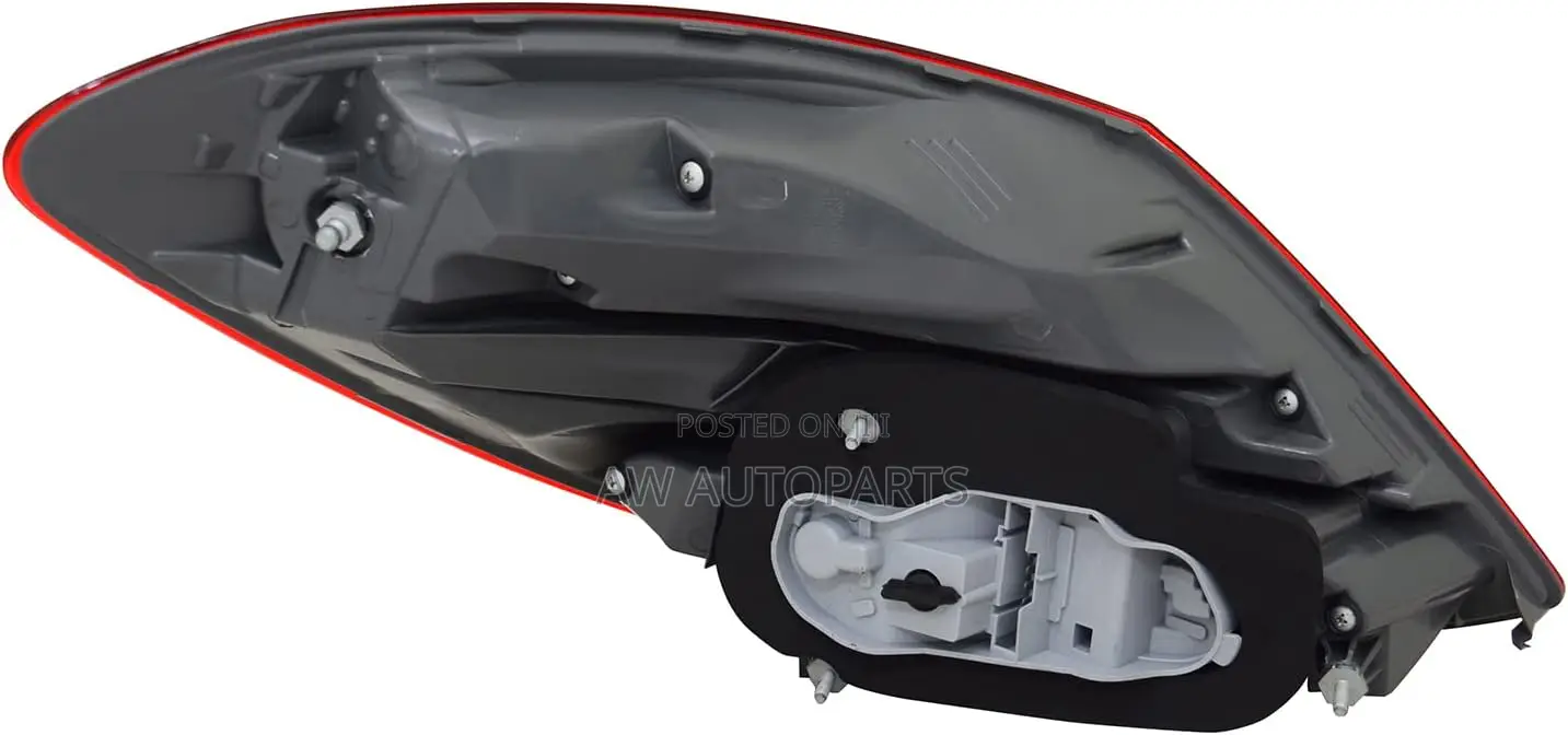 Mercedes C300 20-15 Up Taillight Right Tyc Brand