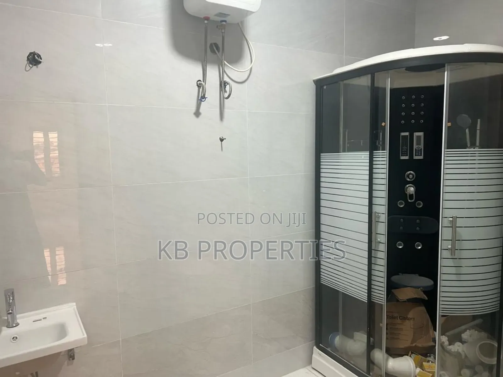6bdrm House in Kb Properties, Spintex for rent