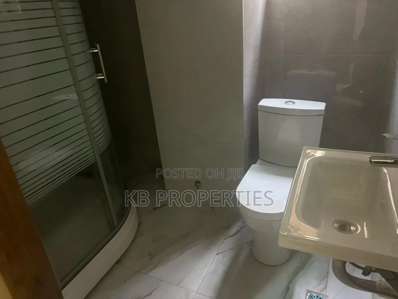 6bdrm House in Kb Properties, Spintex for rent