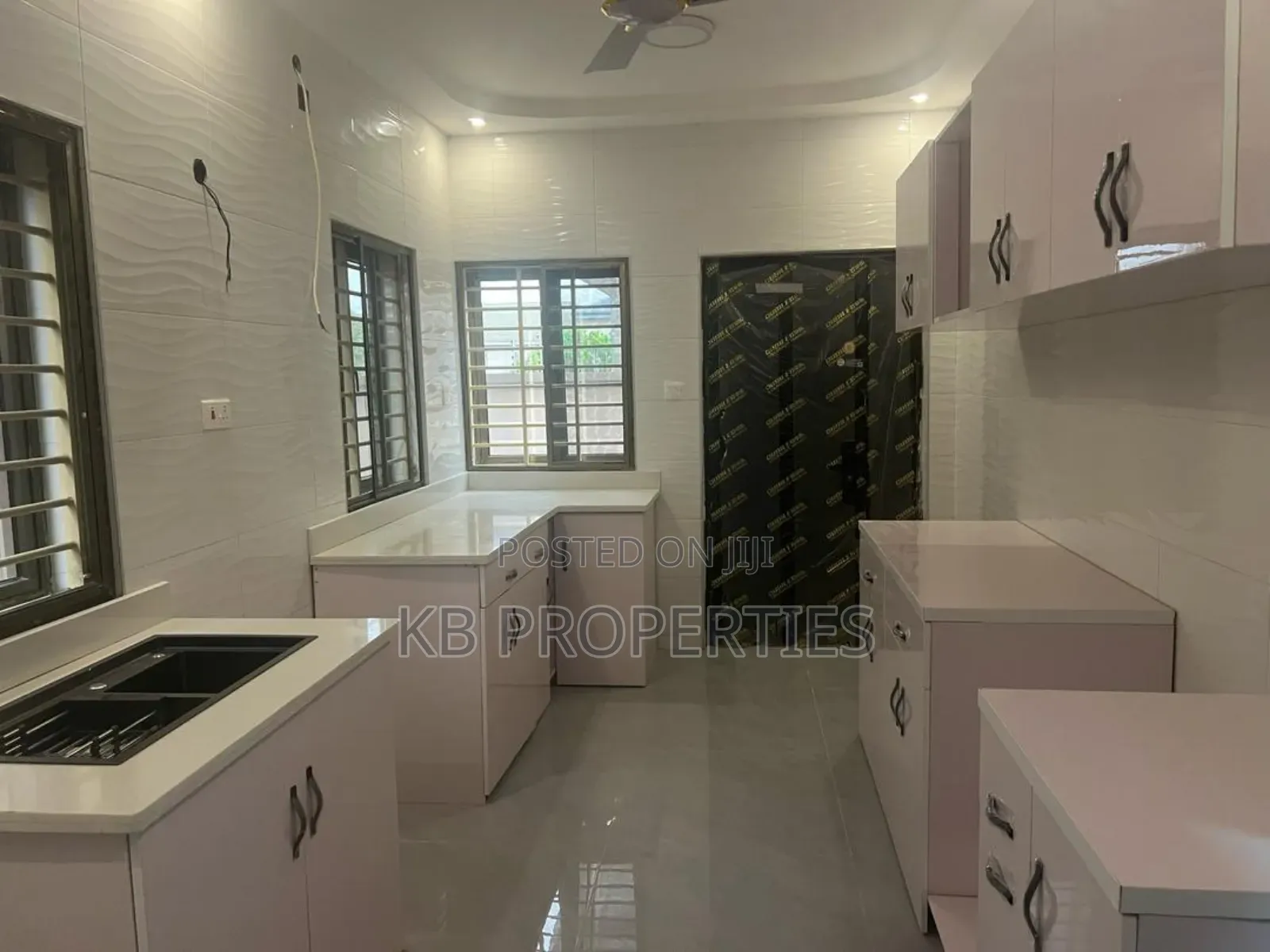 6bdrm House in Kb Properties, Spintex for rent