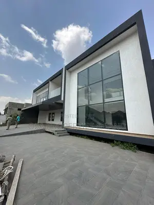 4bdrm House in Lakeside Estate for sale